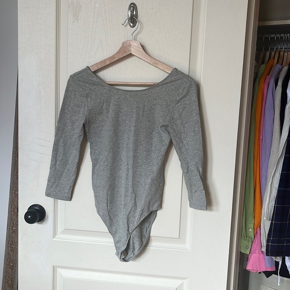3/$30 BNWOT gap size XS full sleeve bodysuit in colour gray - Picture 1 of 5